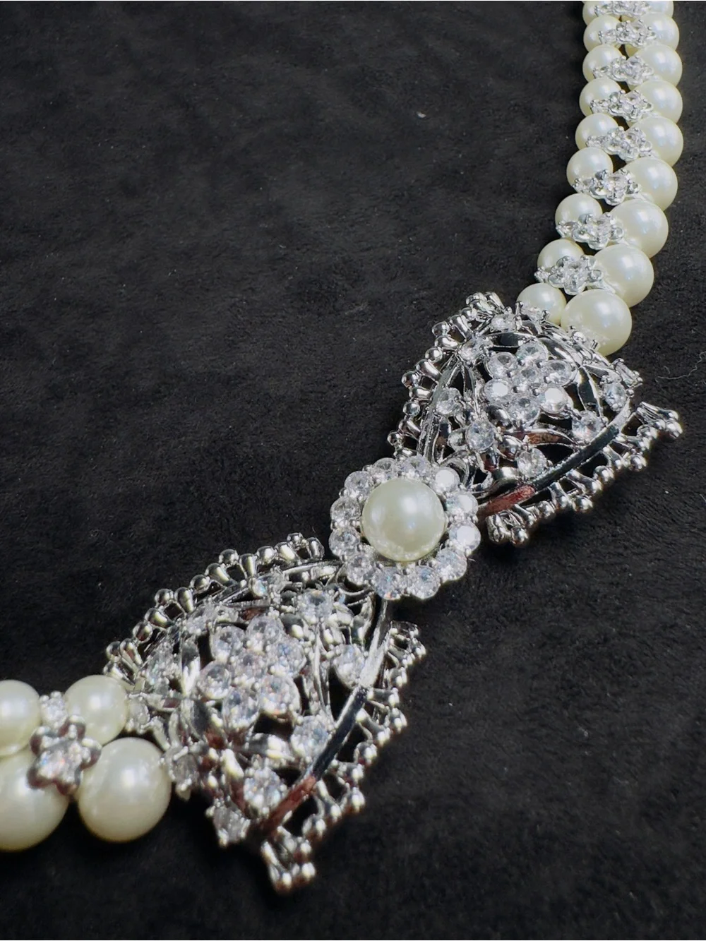Elegant Pearl Bow Statement Necklace - White